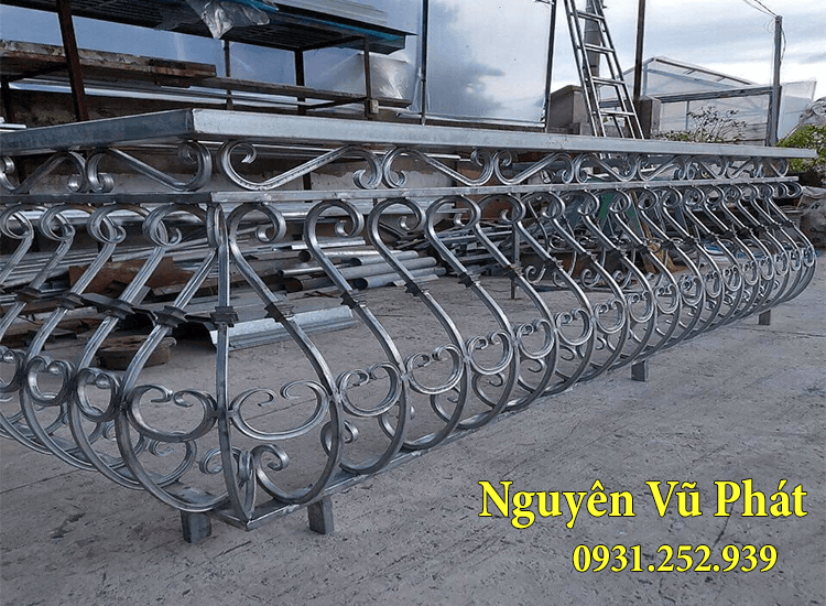 Thi công lan can nhà ở liền kề