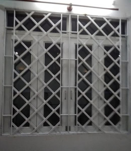 Làm khung sắt bảo vệ cửa sổ tại Quận 2 TPHCM - NGUYÊN VŨ PHÁT