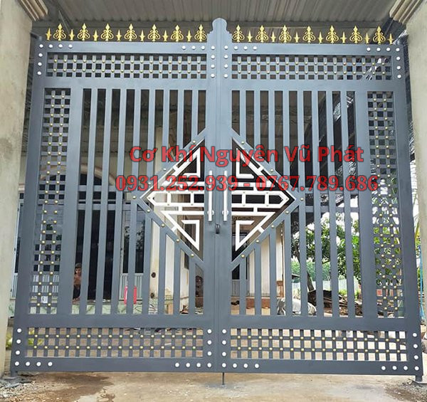 Làm cửa cổng sắt giá rẻ tại Tân Uyên lh 0931.252.939 - Cửa sắt giá rẻ